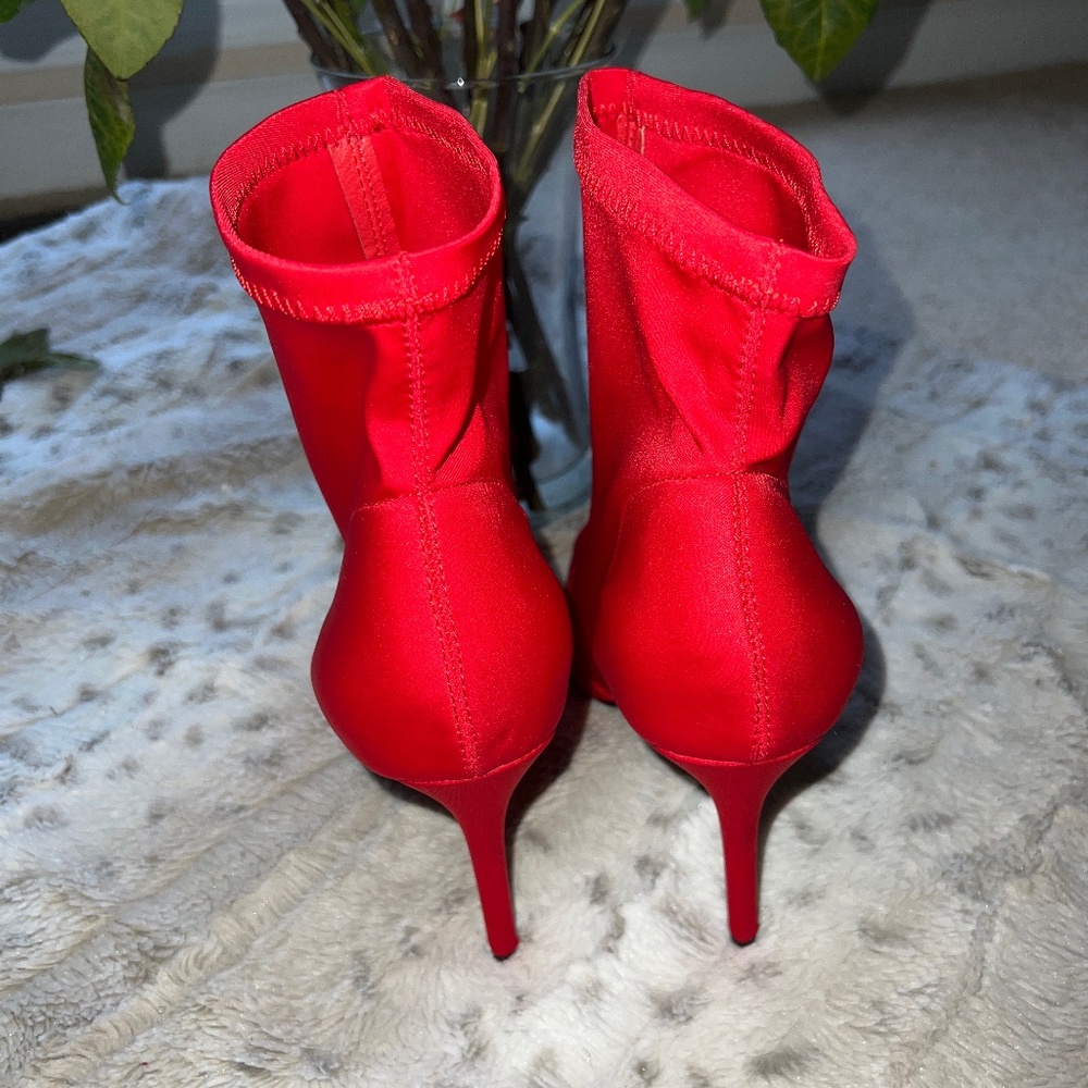 SEXY REDDS
